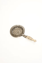 Afbeelding in Gallery-weergave laden, Hawthorne Strainer - Skull or Scorpion
